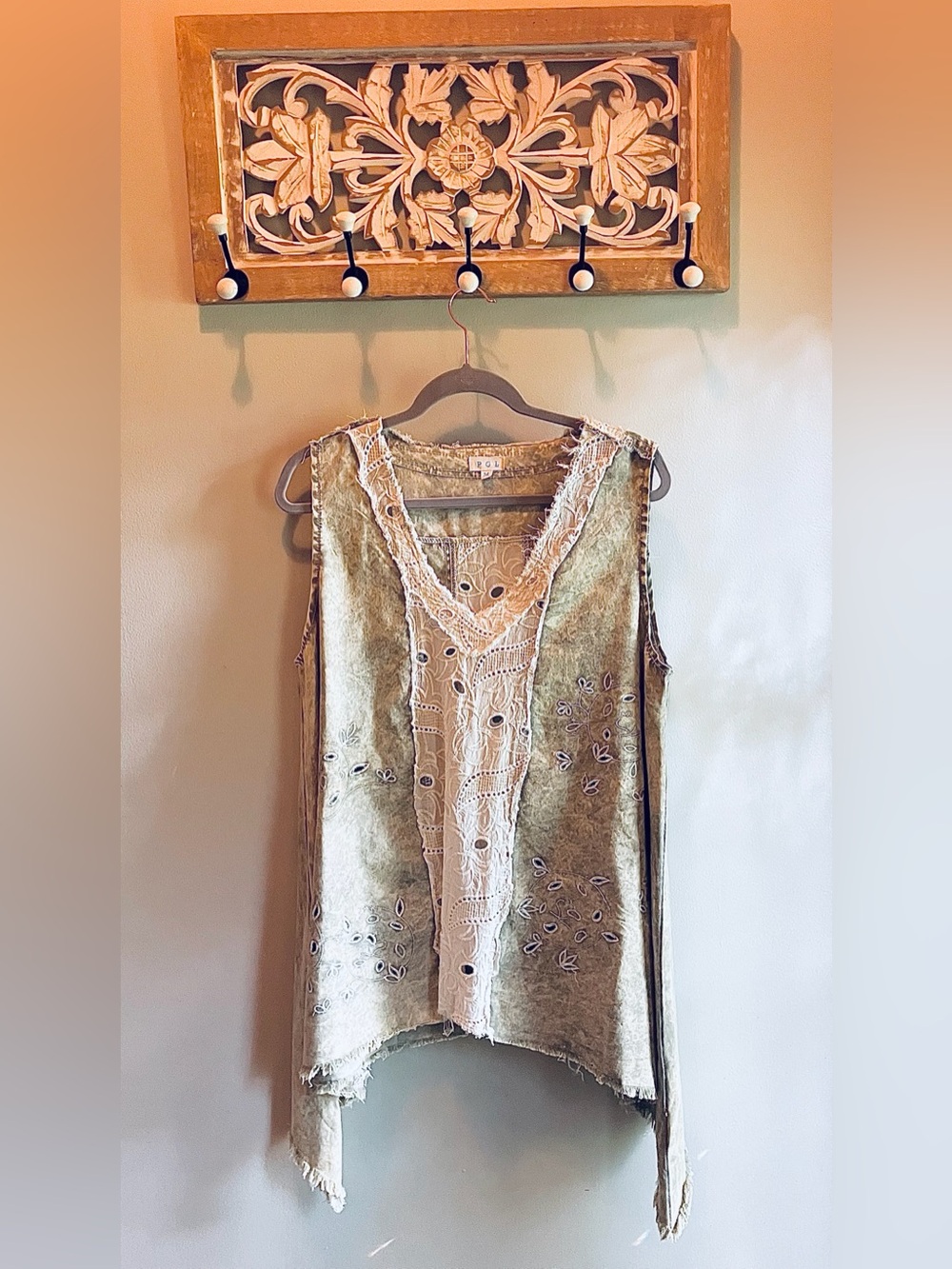 POL Boho Eyelet-Trim Olive Green/Cream Sleeveless Shark bite Tunic NWOT